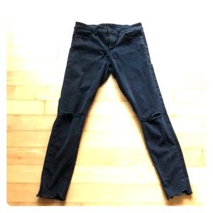 Joe’s Ripped Ankle Izzy Jean in Charcoal